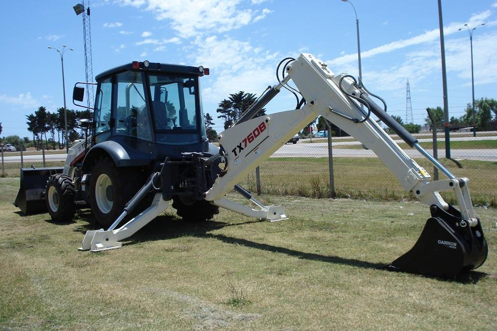 Retroexcavadora Terex TX760B